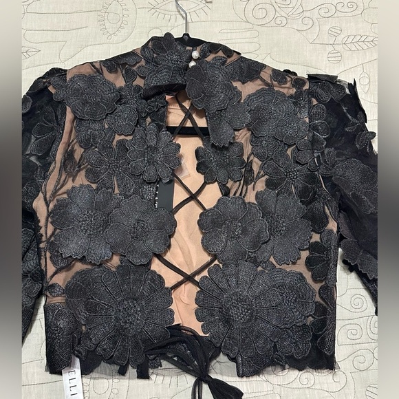 NWT Elliat X REVOLVE Elia Top XS BLACK 3D Flower Appliqués - Picture 9 of 13